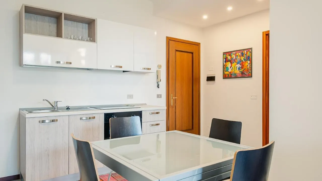 Vista Lago Apartment - Italian Homing Sirmione 0*,  İtalya
